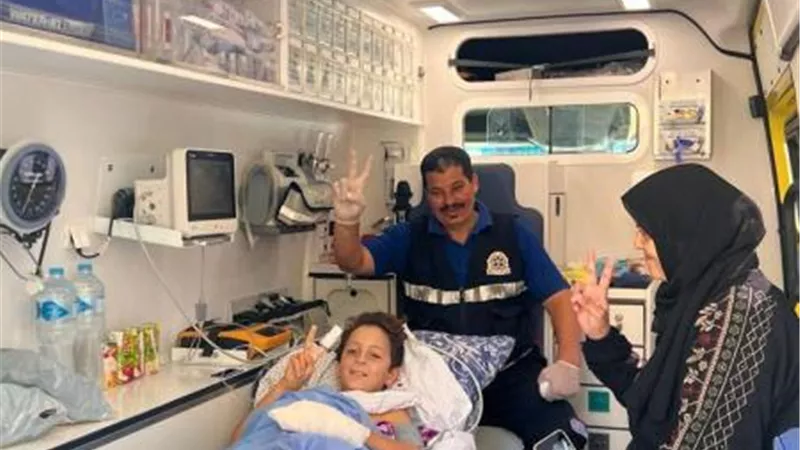 نقل الطفل الفلسطيني ”عبد الله كحيل” لمعهد ناصر لتلقي العلاج.. صور
