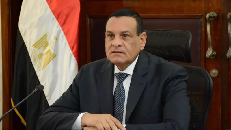 وزير التنمية المحلية يُناشد المواطنين: ابتعدوا عن الأشجار ولافتات الإعلانات والأعمدة