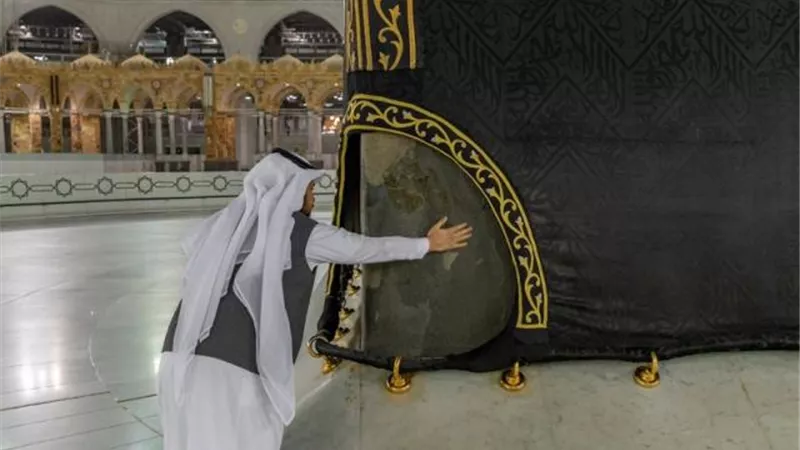 كورونا والعمرة.. السلطات السعودية تكشف الحقيقة وخطة الحماية