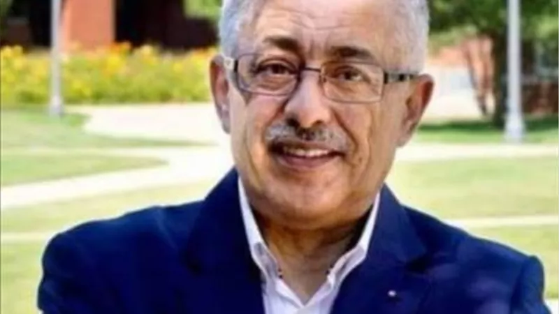 «شوقي» يهنئ المعلمين بإقرار قانون تحسين اوضاعهم المالية