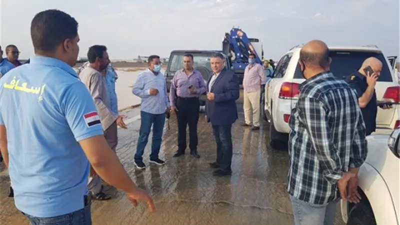 محافظ البحر الأحمر يتفقد أماكن السيول