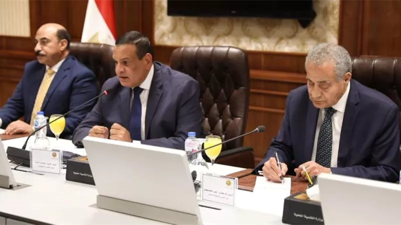 وزيرا التموين والتنمية المحلية يُتابعان مع المحافظين تنفيذ مبادرة خفض أسعار السلع الغذائية والرقابة على الأسواق