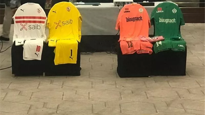 الزمالك بالزي الرسمي في مواجهة الرجاء