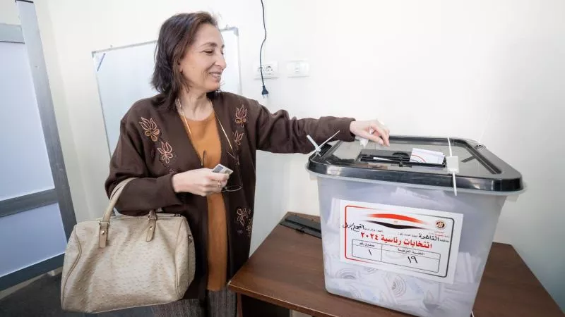 بالصور.. موظفو جامعة مصر للمعلوماتية وطلابها يدلون بأصواتهم في الانتخابات الرئاسية