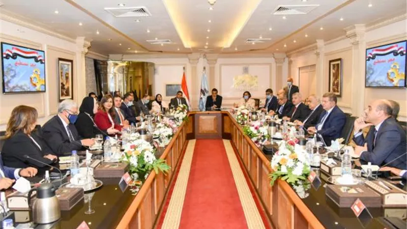 إبراهيم العربى : مؤتمر مصر تستطيع يلقى الضوء على الإمكانيات الصناعية الهائلة فى مصر