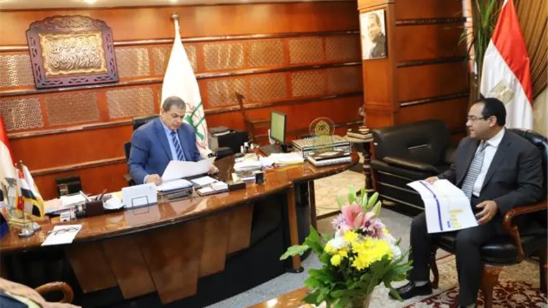 لقاء هام بين وزير القوى العاملة ورئيس”التنظيم والإدارة” .. اعرف السبب