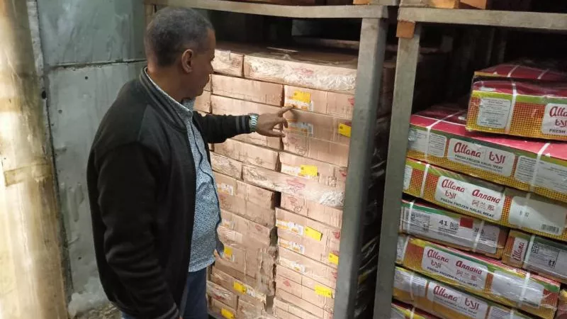 صور.. «الجيزة» تضبط 10 طن و 695 كجم مصنعات لحوم ودواجن فاسدة بهذه المناطق