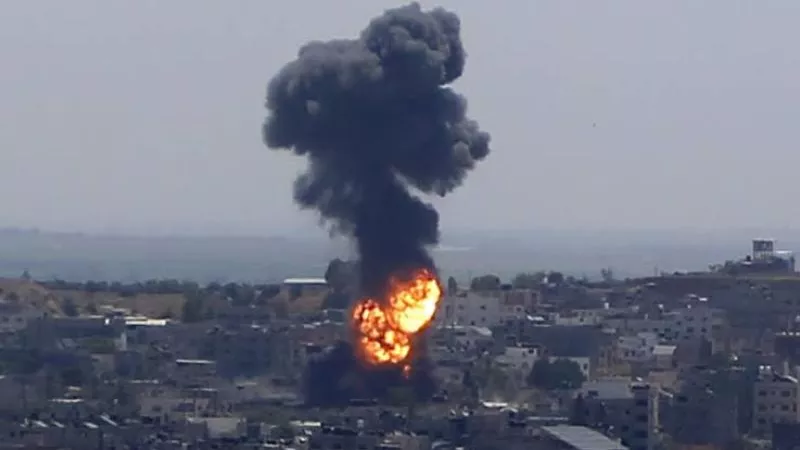 جريمة جديدة للاحتلال .. استشهاد 5 فلسطينيين فى قصف استهدف مدرسة تؤوى نازحين وسط غزة