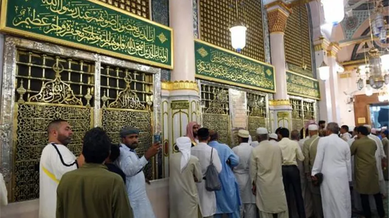 أمين الفتوى يكشف حقيقة مقولة ”أول خلق الله النور المحمدي”