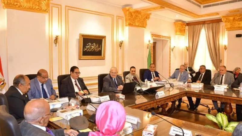 مناقشة المشروعات المستقبلية.. تفاصيل آخر اجتماع لمجلس جامعة القاهرة في 2023