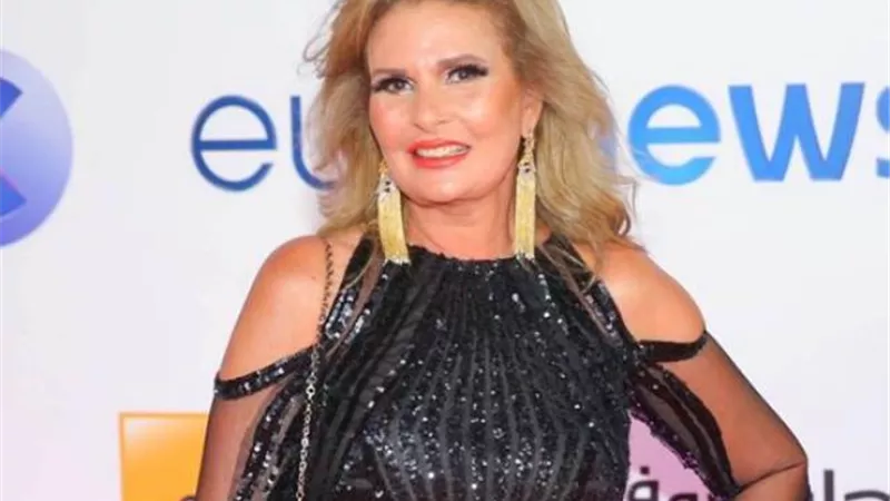 يسرا تكشف حقيقة إصابتها بـ ”كورونا” في مهرجان الجونة