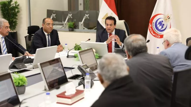 وزير الصحة يناقش مشروع قانون إنشاء المنشآت الطبية الخاصة