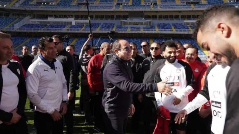 تفاصيل حوار الرئيس السيسي مع محمد صلاح بمعسكر المنتخب