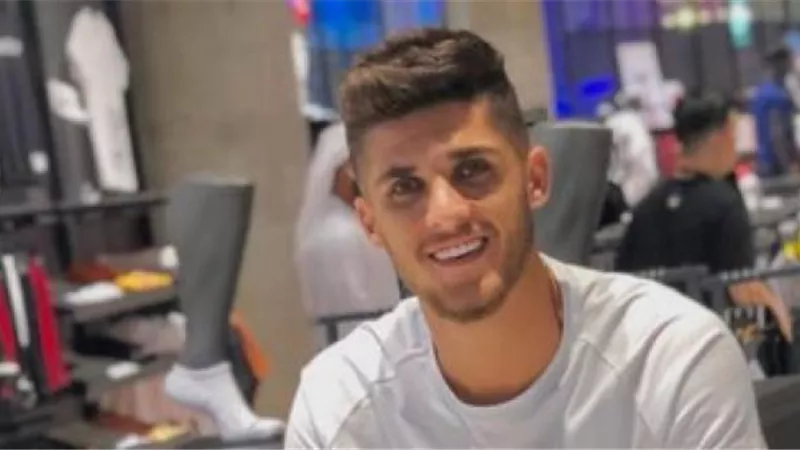صراع ثلاثي علي أحمد الشيخ