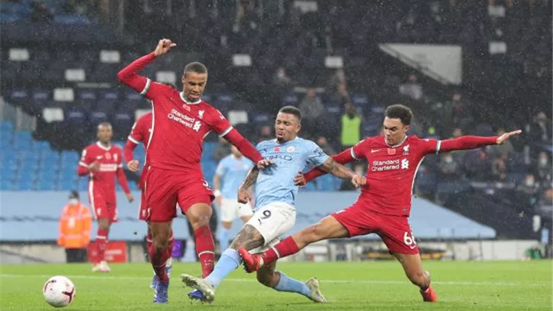 ليفربول يتعادل مع السيتي (1-1) في شوط أول مثير