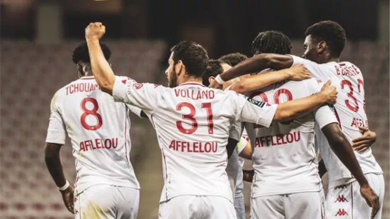 موناكو يهزم نيس (2 – 1) في مباراة مثيرة بالدوري الفرنسي