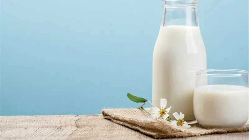 يؤخر الشيخوخة ويطيل العمر.. فوائد تجهلينها عن الحليب خالي الدسم