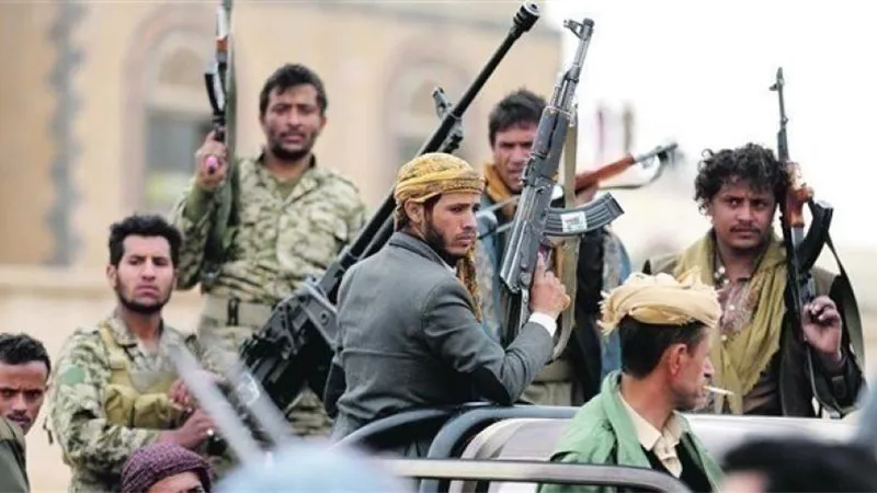 الحوثيون يستهدفون سفينة أمريكية في البحر الأحمر