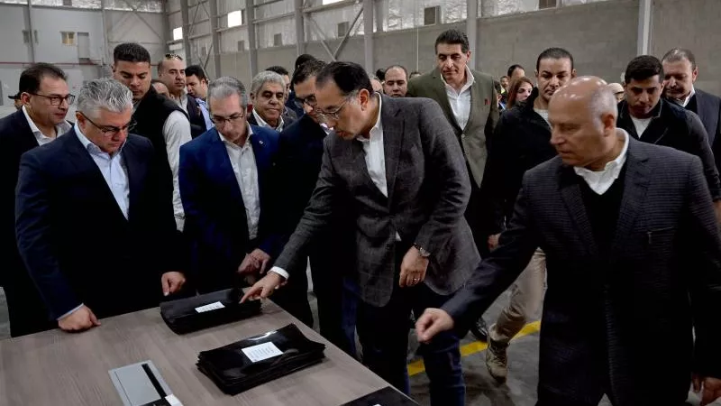 صور ينتج 63 ألف طن سنويا.. رئيس الوزراء يتفقد مصنع للبلاستيك بالمنطقة الاقتصادية لقناة السويس