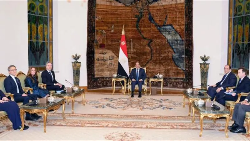 صور اتفقا على رفض تهجير الفلسطينيين.. الرئيس السيسي يستقبل وزير الخارجية الأمريكي (صور)