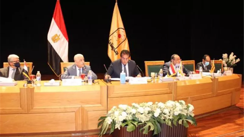 بالصور .. وزير التعليم العالي يرأس اجتماع مجلس شئون التعليم والطلاب