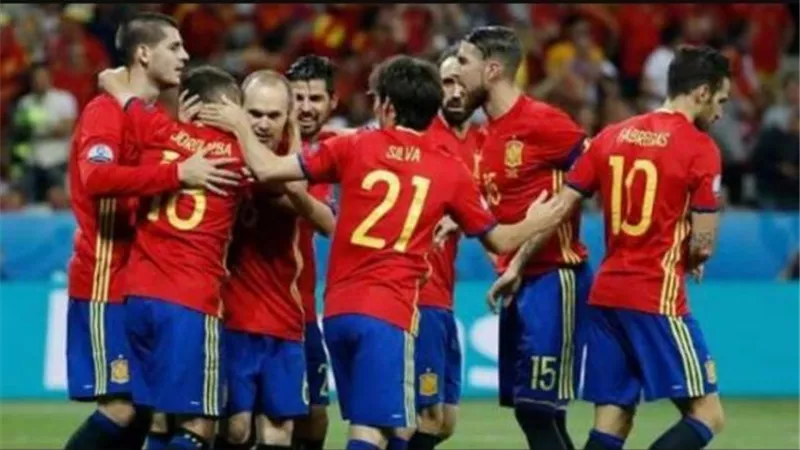 المنتخب الإسباني يبحث عن بريقه الهجومي في غياب ألكاسير وفاتي