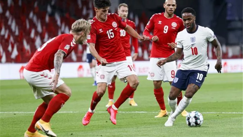 فيروس كورونا يصيب مدرب منتخب دنماراك و9 من لاعبيه