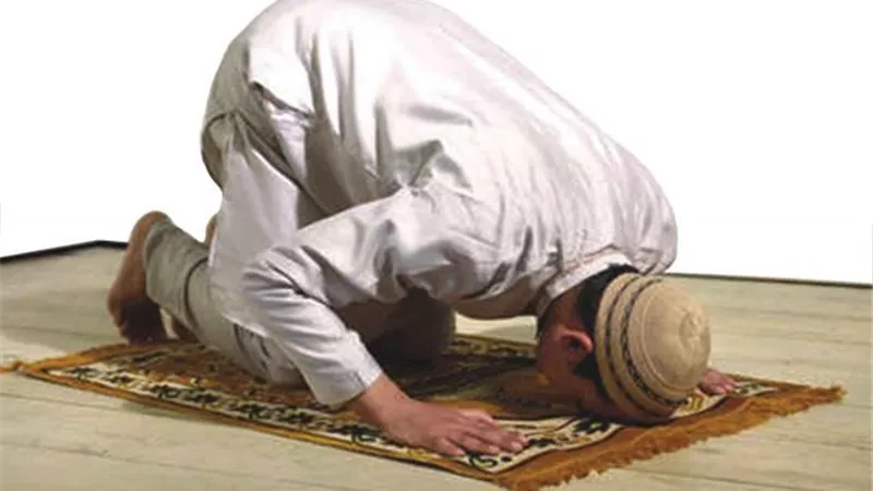 الإفتاء تكشف حكم صلاة من لا يقرأ الفاتحة مع الإمام