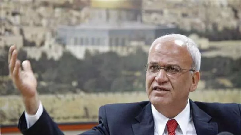 عاجل.. أبو مازن يلقي النظرة الأخيرة على جثمان صائب عريقات