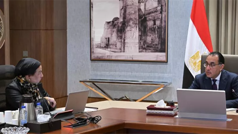 أبرزها التغير المناخي.. رئيس الوزراء يتابع مع وزيرة البيئة عدداً من ملفات العمل