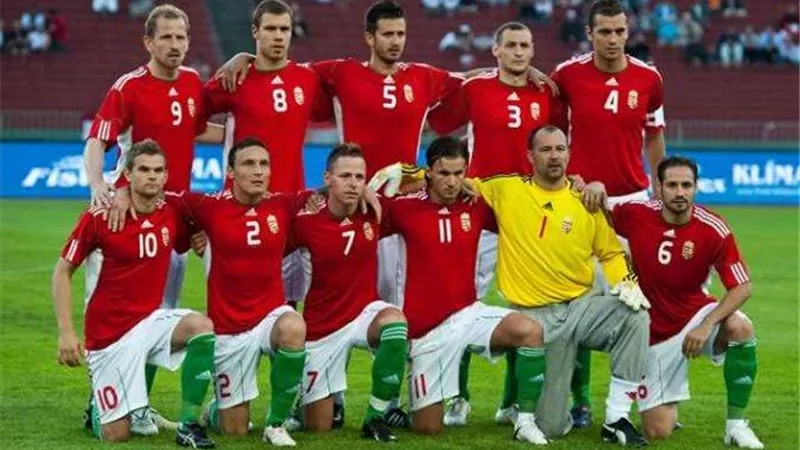 فيروس كورونا يصيب روسي مدرب منتخب المجر