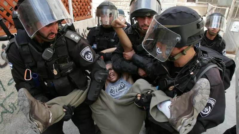 الاحتلال يعتقل 50 فلسطينيًا فى الضفة الغربية