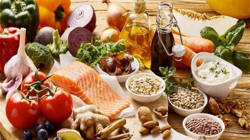 أبرزها المكسرات والخضار.. أطعمة تقاوم برد الشتاء