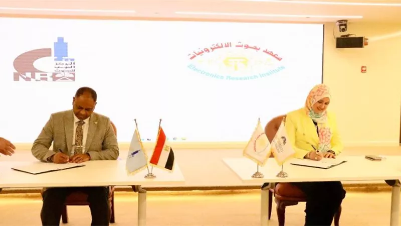معهد بحوث الإلكترونيات يوقع اتفاق تعاون مشترك مع المركز القومي للبحوث