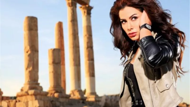 صبا مبارك تودع الصيف بإطلالة شبابية في أحدث ظهور لها