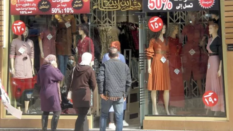 عروض وخصومات بالجملة على الملابس الشتوية بالمحالات فى هذا الموعد