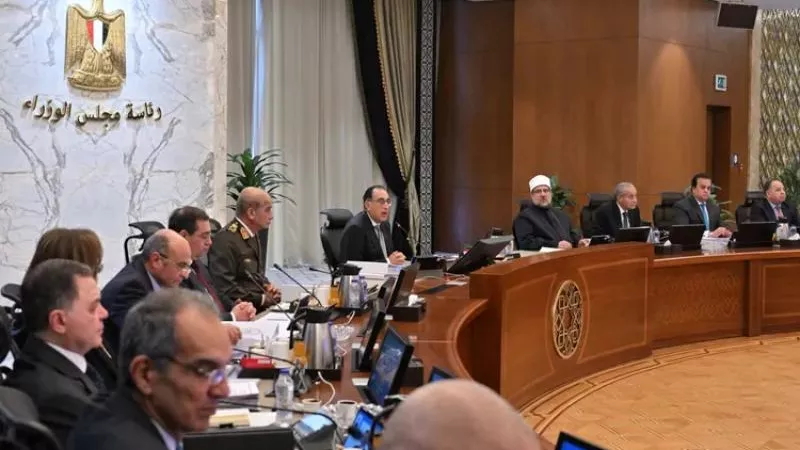 عاجل .. الحكومة تكشف حقيقة تعويم الجنيه تزامنًا مع زيارة وفد صندوق النقد