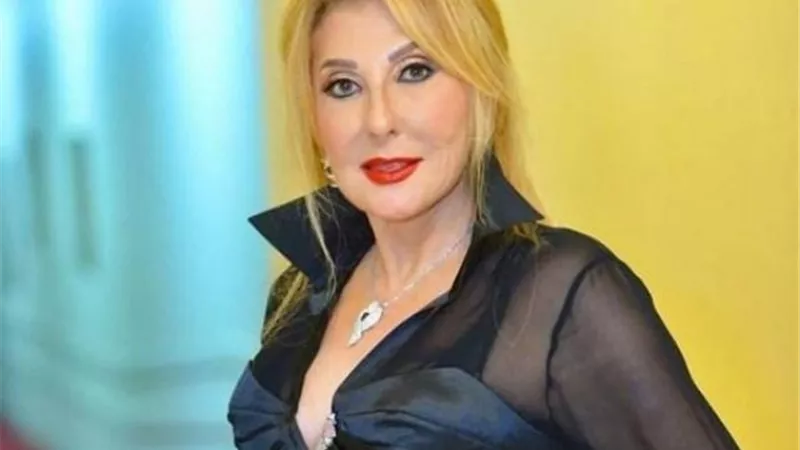 نادية الجندي تخطف الأنظار بإطلالة شبابية