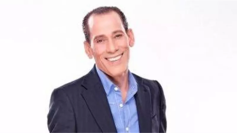 محمود عزب يعلق بسخرية على أزمة محمد رمضان وسميرة عبدالعزيز