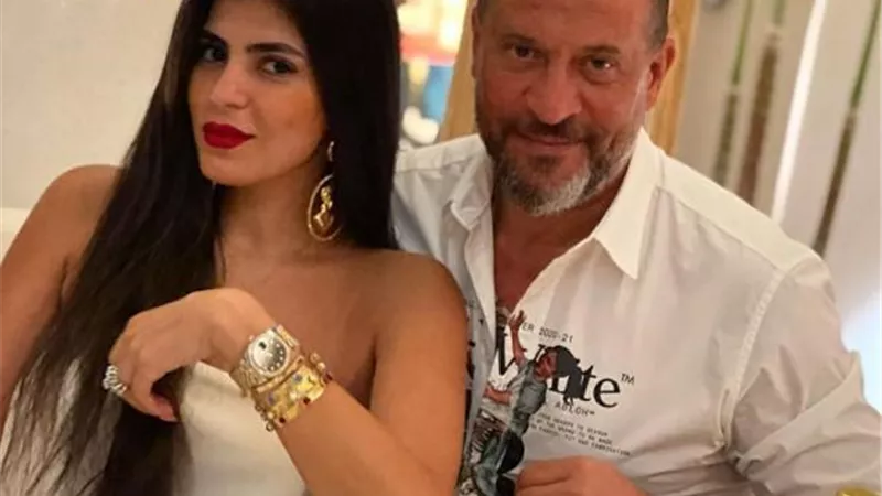 ماجد المصرى يلفت الأنظار بإطلالة رومانسية مع زوجته ويعلق: أغلى من الوريد