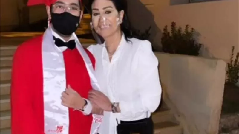 بالصورة.. وفاء عامر تحتفل بتخرج نجلها من المدرسة وهذه رسالتها له