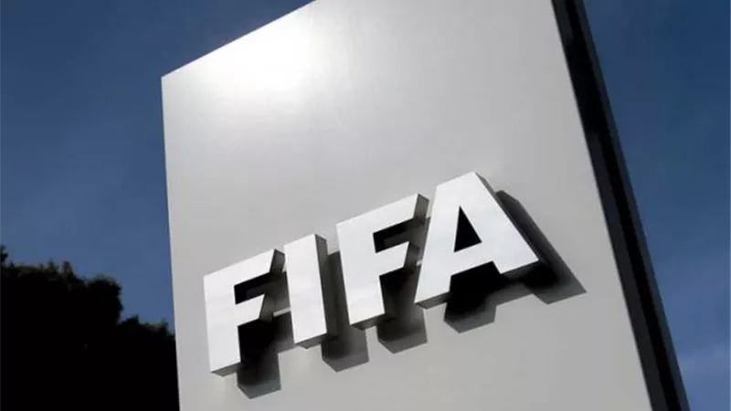 الفيفا يعاقب رئيس الاتحاد الأفريقى السابق لهذا السبب