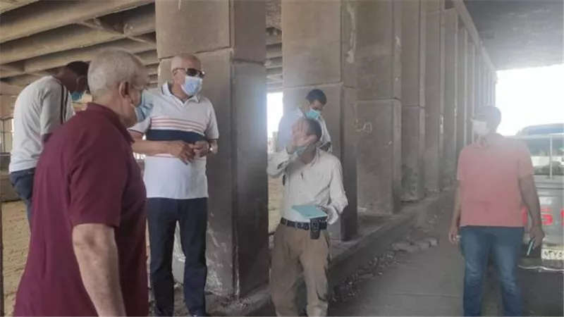 محافظ الجيزة يقرر وقف مدير جراج النظافة بالمريوطية عن العمل.. شاهد السبب