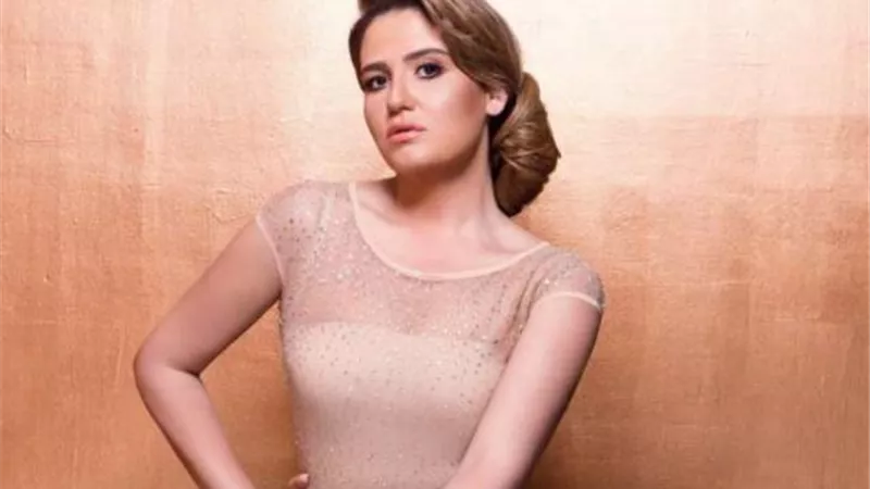 هنا شيحة تنسحب من لقاء تليفزيوني بسبب اعتزال شقيقتها.. تفاصيل مثيرة