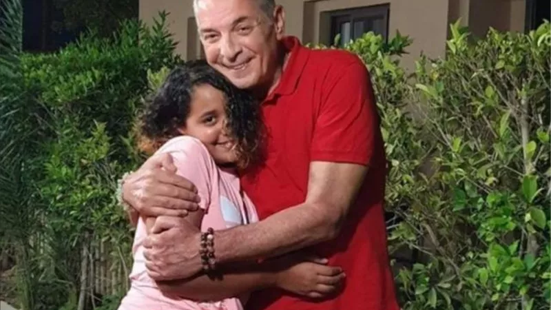 ”كل سنة وأنتِ بطلة عالمي”.. رسالة حب من محمود حميدة لحفيدته في عيد ميلاها