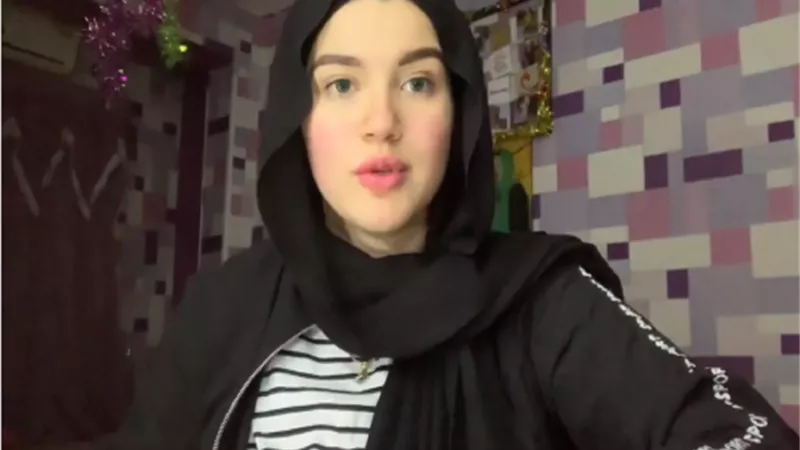 المحكمة ترفض استئناف النيابة على قرار إخلاء سبيل حنين حسام ”فتاة التيك توك”