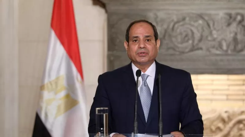السيسي يهنئ نظيره الصومالي على نجاحه في القضاء على الإرهاب وشطب الديون (فيديو)