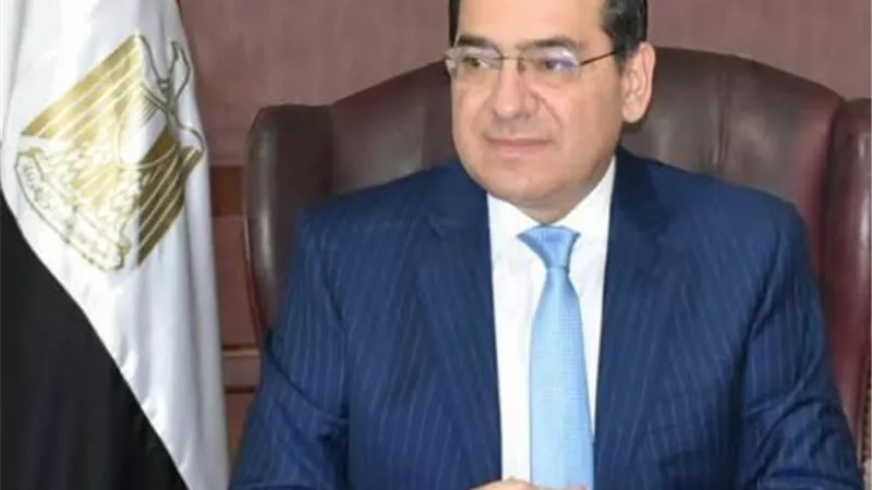 ضوابط جديدة بشركات البترول منع ارتداء «الجينز» والأحذية الرياضية أبرزها