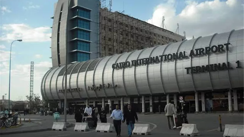 «الجمارك» تحبط محاولة تهريب شحنة من الهواتف المحمولة