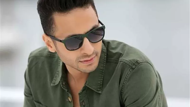 حمادة هلال يستعد لطرح كليب ”آية من الجمال” قريباً